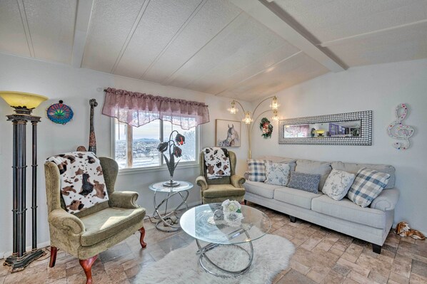 TV, fireplace, DVD player, books