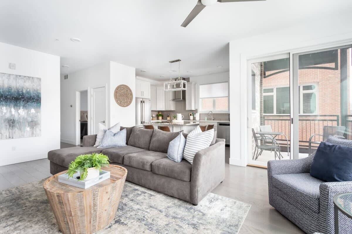 Televisión y oficina 