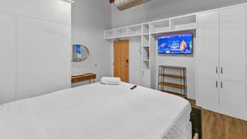 3 habitaciones, tabla de planchar con plancha, wifi y ropa de cama