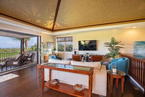 Smart TV, stereo - New Luxury Home w /Golf Views, A/C & Private Pool/Spa. Mauna Lani KaMilo #311 (Kamuela)