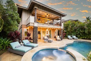 A two-story house with a swimming pool, outdoor seating, and tropical plants. - New Luxury Home w /Golf Views, A/C & Private Pool/Spa. Mauna Lani KaMilo #311 (Kamuela)