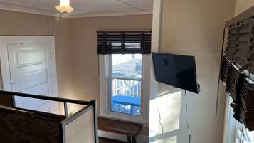 2 bedrooms, desk, iron/ironing board, WiFi