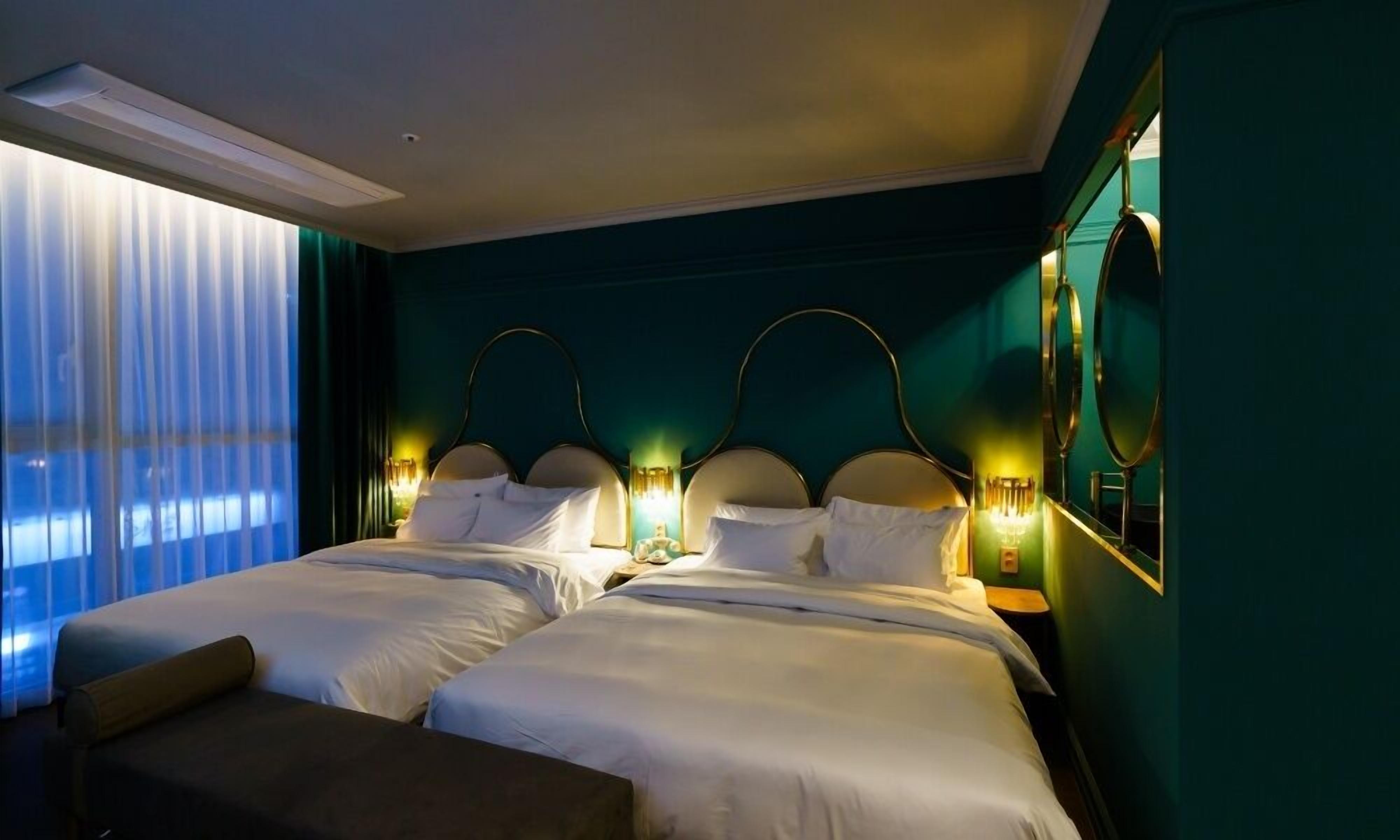 Most Pretty Room_Party | Individually decorated, individually furnished, desk, blackout drapes