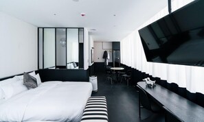 Most Pretty Room_Party | Individually decorated, individually furnished, desk, blackout drapes - YANGJU IPPDA HOTEL (Yangju)