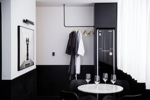 Luxury Room, 2 Double Beds | Individually decorated, individually furnished, desk, blackout drapes - YANGJU IPPDA HOTEL (Yangju)