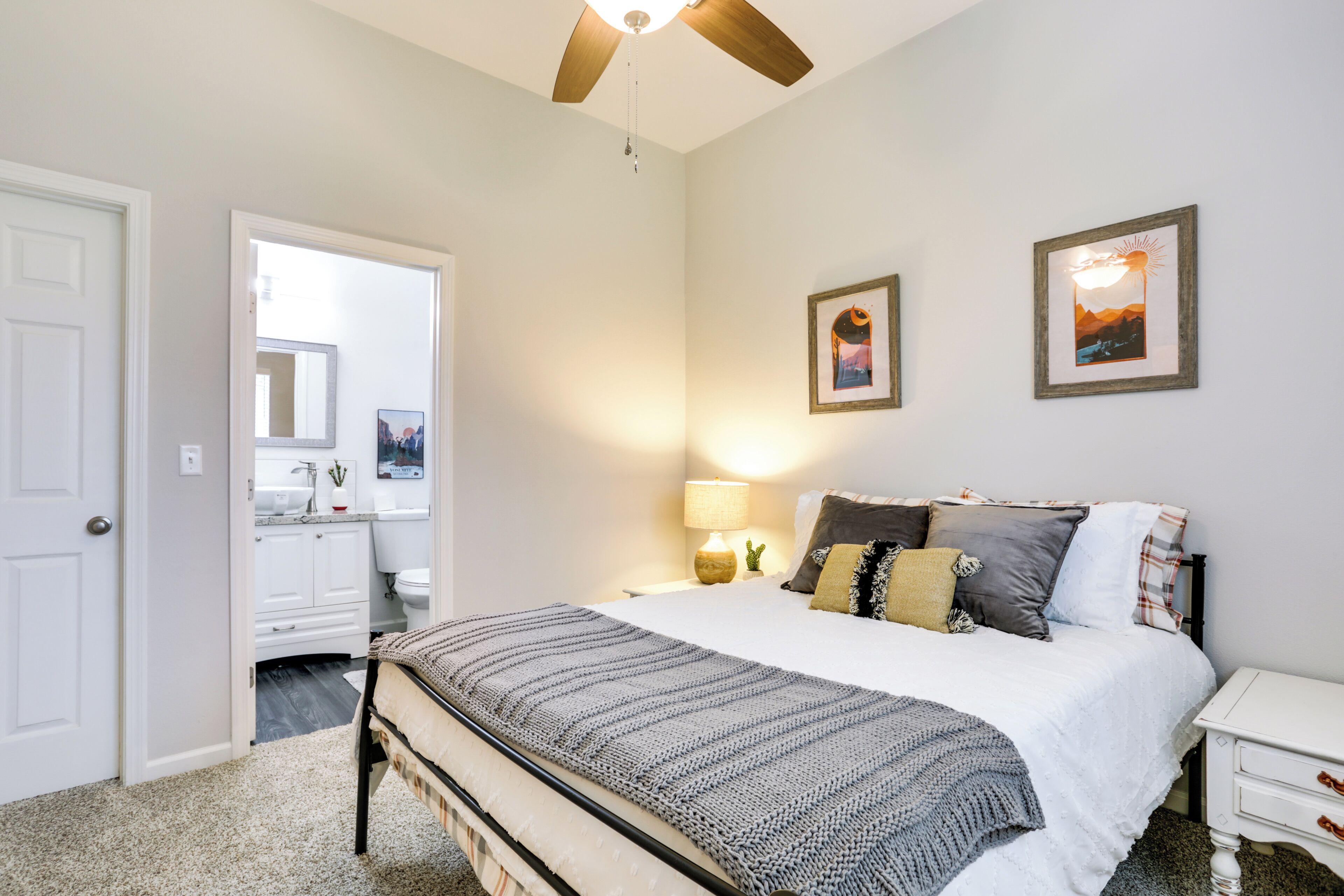 3 bedrooms, iron/ironing board, travel crib, internet