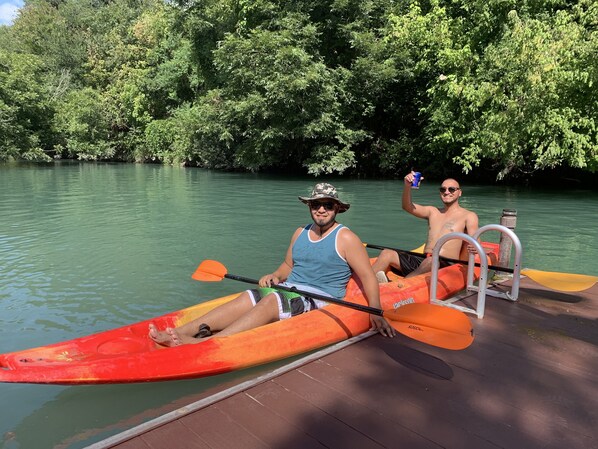 Kayaking - 6 Son's Geronimo - Birdhouse Cabin (Seguin)