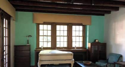 Entire 6 bedrooms Spanish Villa for Weekly Rental