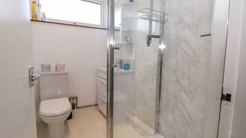 Cottage | Bathroom | Shower