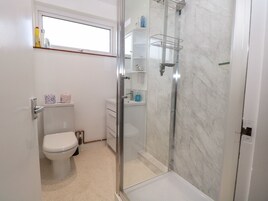 Cottage | Bathroom | Shower
