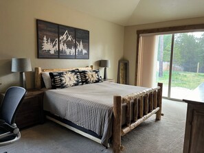 4 bedrooms, in-room safe, desk, free WiFi - Explore Natures Beauty and Stay at Home in the Heart of Oregon's Wonderland (Bend)