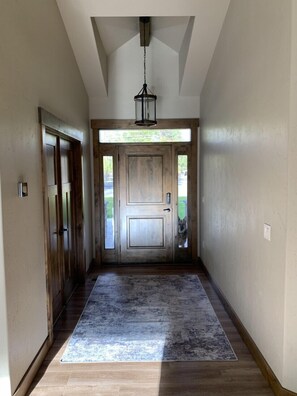 Interior - Explore Natures Beauty and Stay at Home in the Heart of Oregon's Wonderland (Bend)