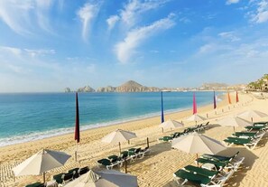 Liegestühle, Strandtücher