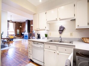 Fridge, microwave, oven, stovetop - Spacious Old City Loft (Knoxville)