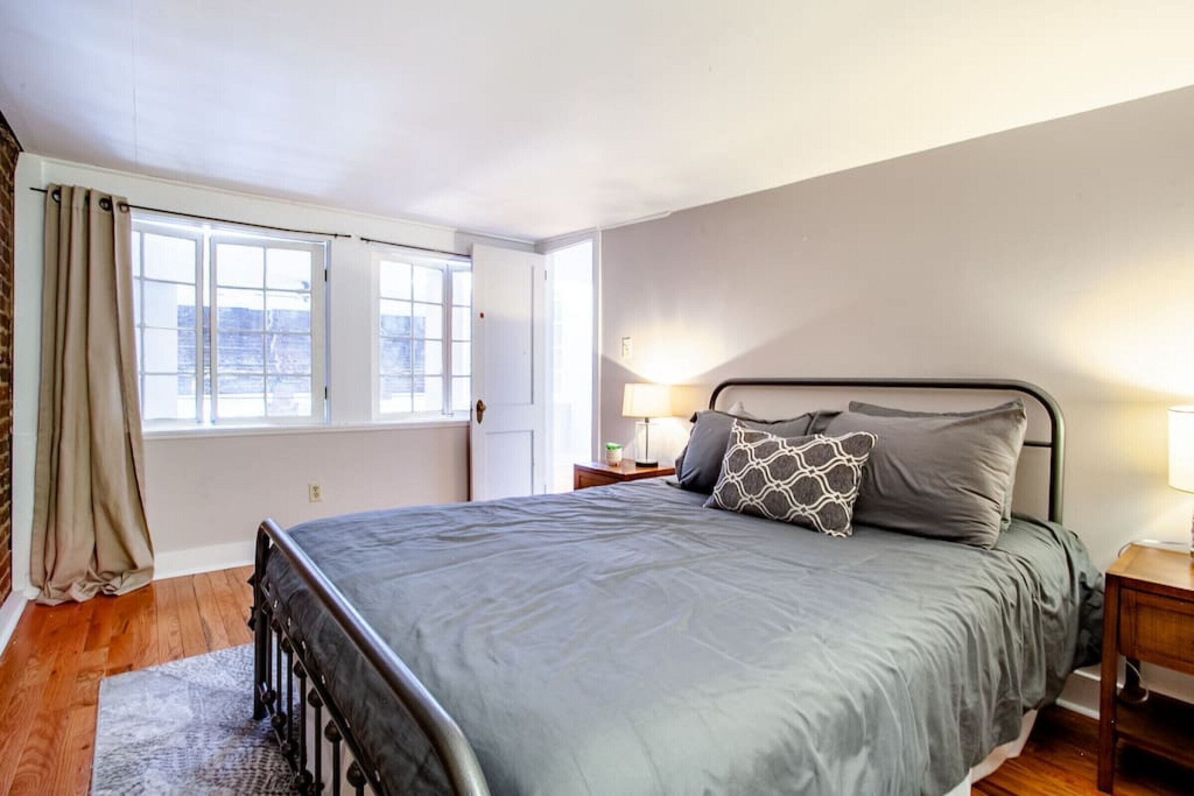 2 bedrooms, desk, iron/ironing board, free WiFi