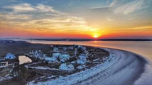 On the beach, sun-loungers - Beautiful Beachfront House With Amazing Views! (Harbor Island)