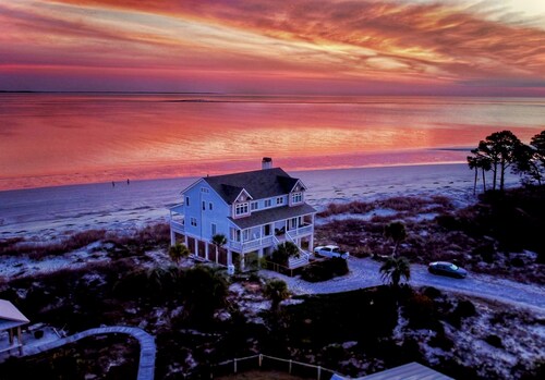 Beautiful Beachfront House With Amazing Views!