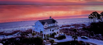 Beautiful Beachfront House With Amazing Views!