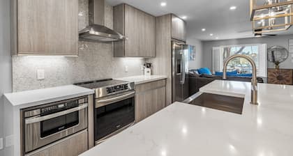 New Rare Lake Front Central Old Town Scottsdale Townhome