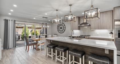 New Rare Lake Front Central Old Town Scottsdale Townhome
