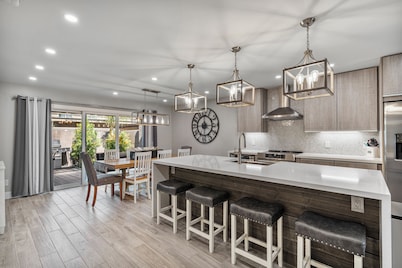 New Rare Lake Front Central Old Town Scottsdale Townhome