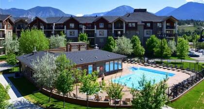 Chic Retreat | Modern | Pool | Hot Tub | Gym
