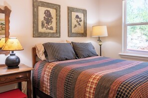 3 bedrooms, iron/ironing board, travel cot, WiFi - Mountain Family Getaway (Paradise)