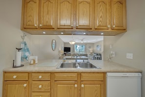 Fridge, microwave, oven, stovetop - 2Bed/2Bath Townhouse Short walk to the Beach,Quiet end of the Beach-706-304.9876 (Panama City Beach)