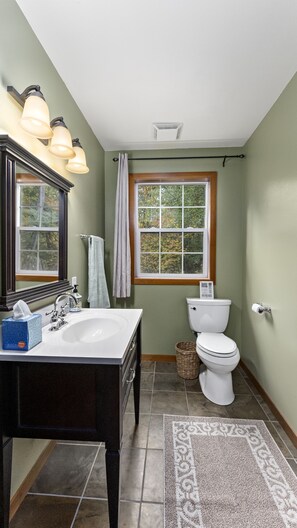 淋浴/盆浴组合、吹风机、毛巾、肥皂