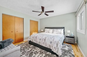 4 bedrooms, desk, iron/ironing board, free WiFi