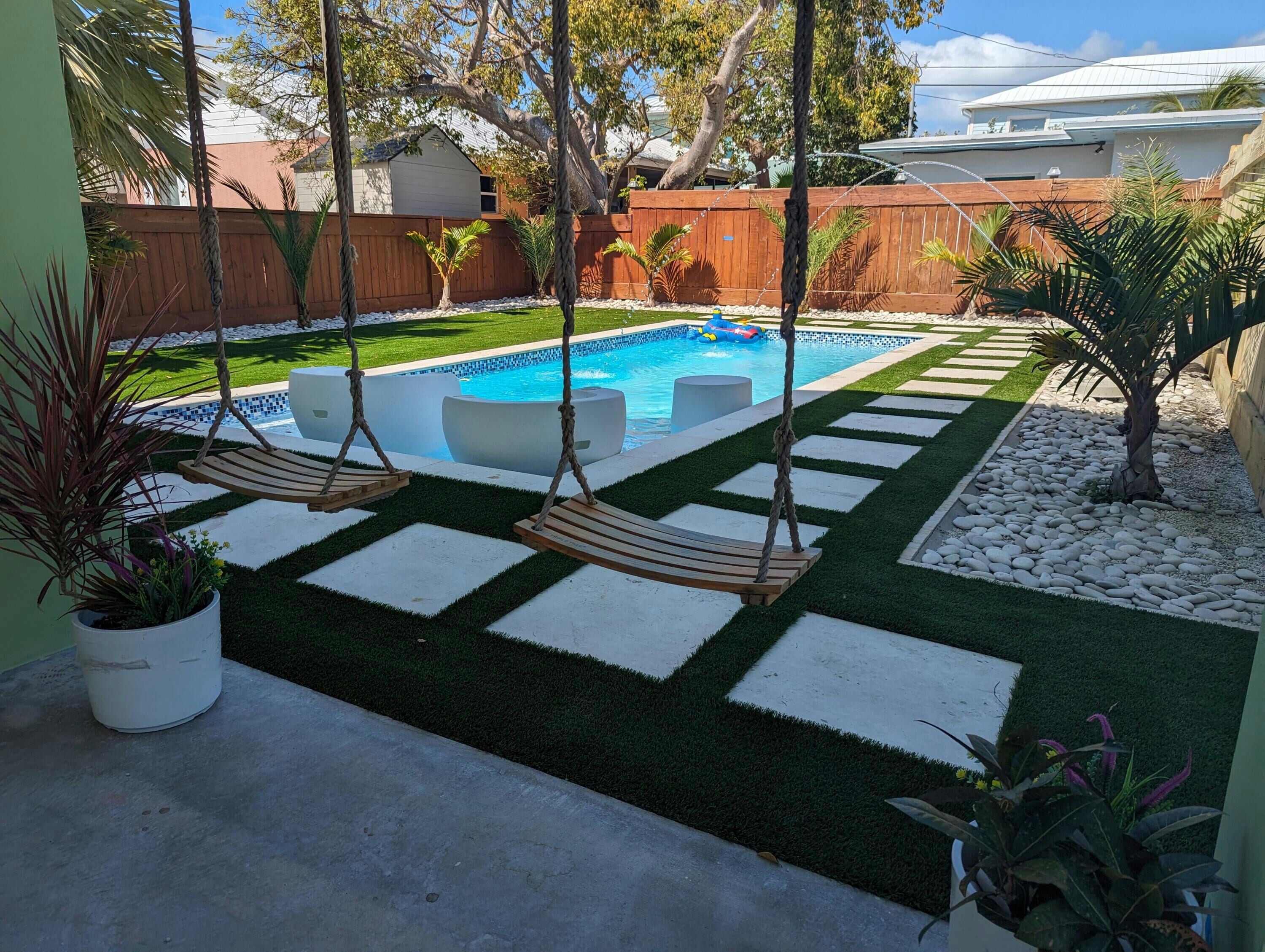 Pool - Fenced Yard - Waterfront - Dock - MODERN - Dog Ok. - Hot tub.