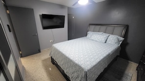 3 habitaciones, escritorio, tabla de planchar con plancha y wifi gratis
