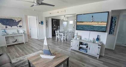 Completely remodeled dog friendly 3 bedroom home w/beach gear and linen included