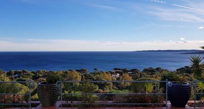 Villa 10 people, pool, sea view, beach on foot