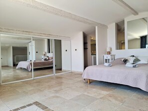 5 makuuhuonetta, silitysrauta/-lauta, ilmainen Wi-Fi, vuodevaatteet