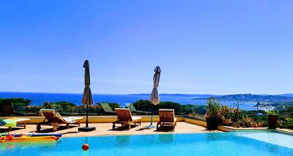 Villa 10 people, pool, sea view, beach on foot