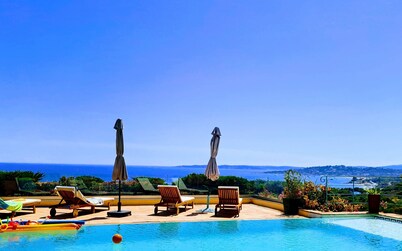 Villa 10 people, pool, sea view, beach on foot