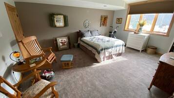 3 bedrooms, iron/ironing board, travel crib, free WiFi