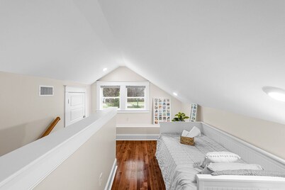 Luxurious + Spacious 3 BR In Midtown, LARGE backyard, Near food+Bar