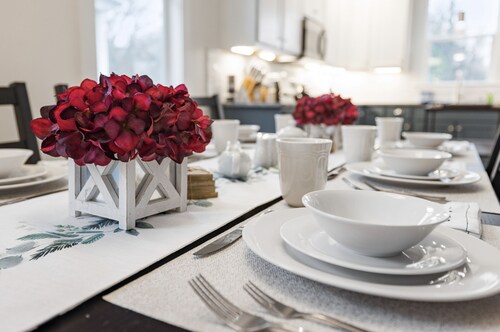 Luxurious + Spacious 3 BR In Midtown, LARGE backyard, Near food+Bar