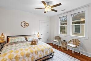 3 bedrooms, desk, iron/ironing board, free WiFi - Luxurious + Spacious 3 BR In Midtown, LARGE backyard, Near food+Bar (Memphis)