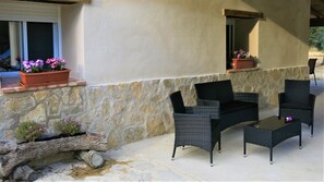 Terrace/patio - tranquility and absolute privacy in the middle of nature (La Portellada)