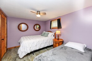 3 habitaciones, tabla de planchar con plancha y cuna de viaje 