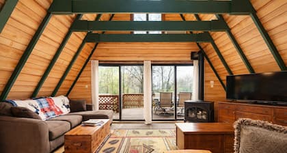 The Owls Perch: Cabin w/ Game Room & Pet Friendly