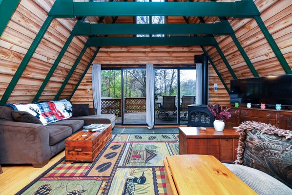 Smart TV, chimenea, videojuegos y libros 