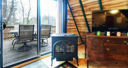 The Owls Perch: Cabin w/ Game Room & Pet Friendly