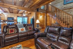 Una Smart TV, una chimenea, videojuegos