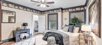 [Entire House] Historical (1896) Georgian Revival Manor in Green Bay