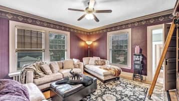 Smart TV, fireplace, table tennis