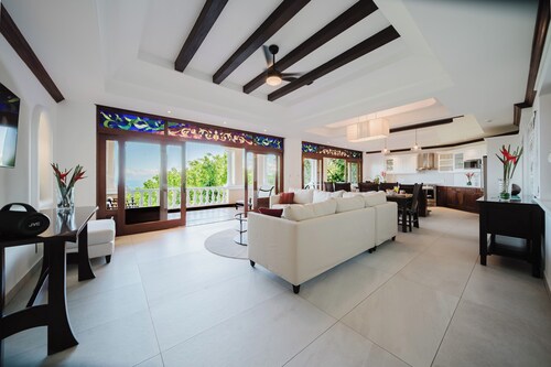 Costa Cajun Ocean View Luxury Apartment in Manuel Antonio 